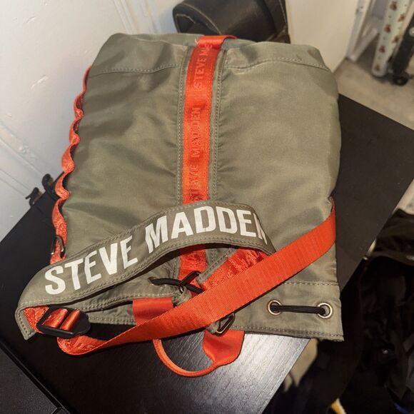 STEVE MADDEN OLIVE/ORANGE Multi BCASSY NYLON BACKPACK SLING BAG - Picture 4 of 4